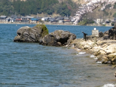 義経の隠れ岩