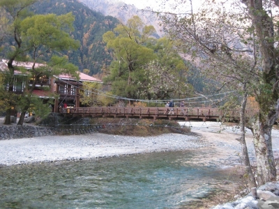 梓川左岸から見た河童橋