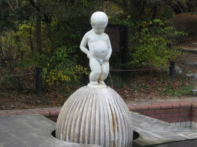 裸の小便小僧
