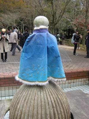 マント,後ろ姿