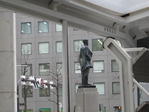 五代友厚氏銅像 後ろ姿