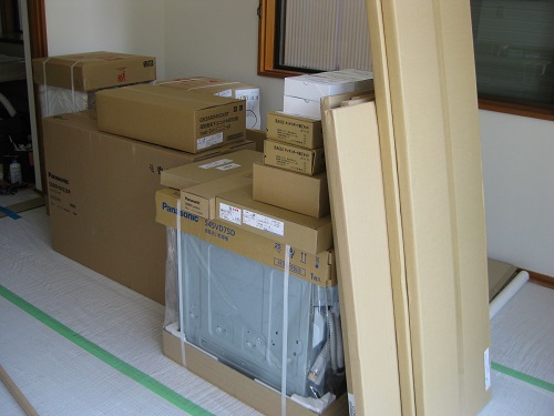 梱包されたシステムキッチンのパーツ 写真1