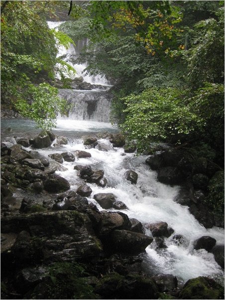 こもれびの滝のほぼ全景