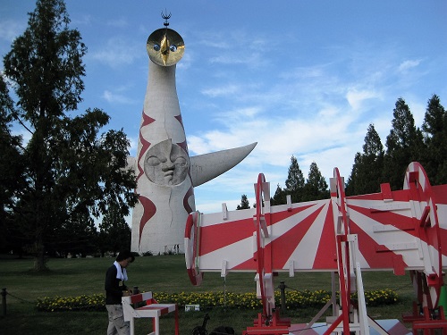 太陽の塔とイベント作品