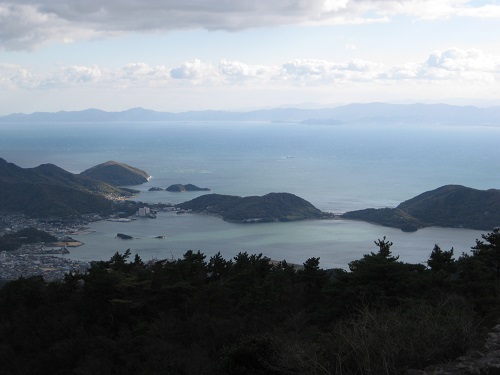 四方指展望台から見た内海湾