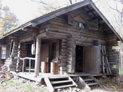 丸太小屋 入口側