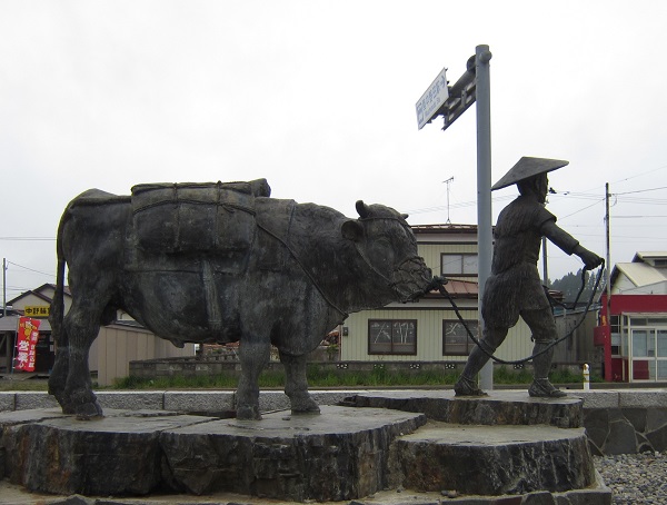 野田の牛方像