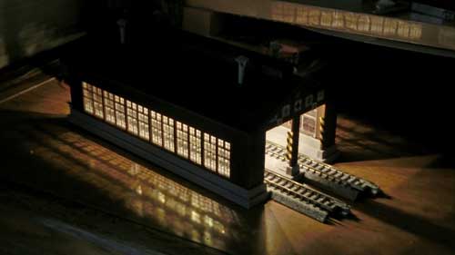 Nゲージ鉄道模型 電車庫レイアウト LED照明付き KATOの電車庫を光らせてみた！わき役黒ちゃんの「模型用LED照明
