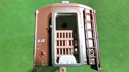 HO（16番）】天賞堂の旧型客車への室内灯の取付けと転落防止柵の取付け