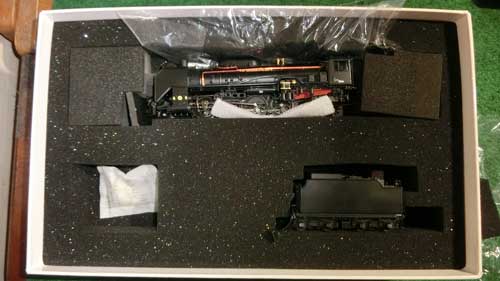 印象のデザイン HO（16番）】天賞堂のカンタムSLのD51形498号機を2両目 1人掛けソファ