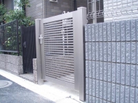 門施工後