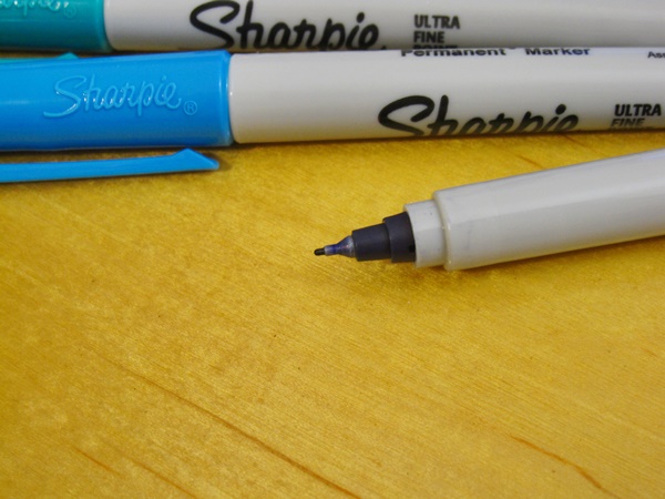 Sharpie (シャーピー)の油性マジック 極細 | 日々郵便。