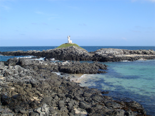 大浜の灯台へだいぶ近づきましたが。。