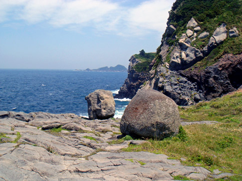 壱岐猿岩付近「太郎礫次郎礫」