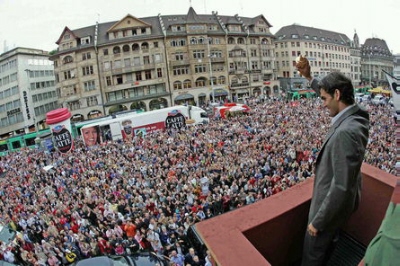 Federer enjoys perfect homecoming