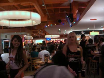 フーターズ店内