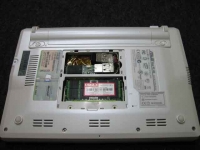 EeePC(Eee PC)を分解改造してUSBを増設してBluetooth(ブルートゥース)を組み込む、メモリベイに内蔵している写真2