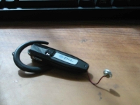 EeePC(Eee PC)を分解改造してUSBを増設してBluetooth(ブルートゥース)を組み込む、メモリベイに内蔵している写真,EeePCに接続したブルートゥースヘッドセット