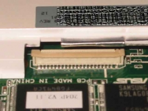 ASUS Eee PC・EeePC901のメモリハッチに使われていないIDEコネクタを発見。