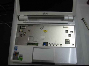 キーボードを外したASUS Eee PC・EeePC901