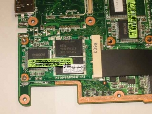 ASUS Eee PC・EeePC901 のSSDユニットを接続しているMini−PCI−Expressスロットその1