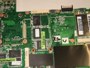 ASUS Eee PC・EeePC901 のSSDユニットを接続しているIDEスロットその2