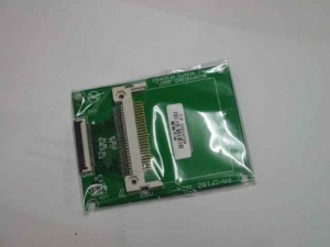 ASUS Eee PC・EeePC901に接続したCFカードアダプタの表面