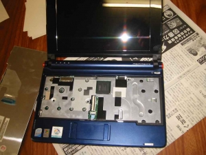 Acer 日本エイサー Aspire Oneの分解、Asus Eee PC 901 4G-Xとの比較11