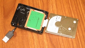 Asus Eee PC 701 SD-Xのオマケ、外付けのHDD 30Gbの分解その3