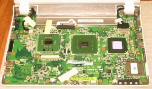 Asus Eee PC 701 SD-X のマザーボード 表