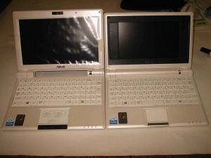 ASUS Eee PC 900と4G-X(701SD-X)の比較写真