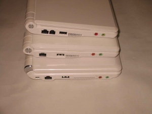 ASUS Eee PC 4G-X(701 SD-X)、900、901の縦並び左サイド写真