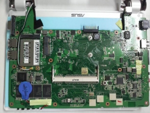 ASUS Eee PC 900-Xの背面写真