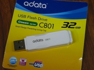 A-DATA 32Gb USBメモリ アップ