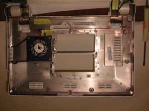 ASUS Eee PC 701 筐体 下側画像