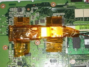 基板に実際にUSBメモリを配置する2