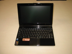ASUS S101H HDDモデル 正面図