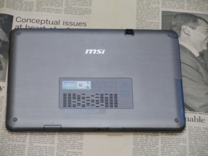 MSI WindPad 110W 筐体 背面図