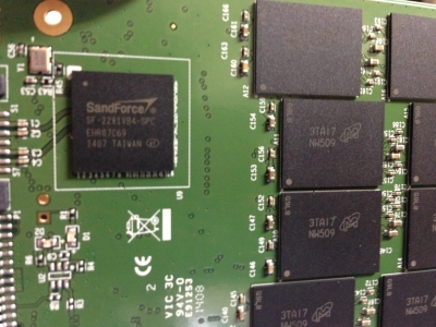 SATA III 6Gb/s SSD320 (Premium) 分解