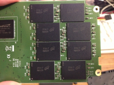 SATA III 6Gb/s SSD320 (Premium) 分解