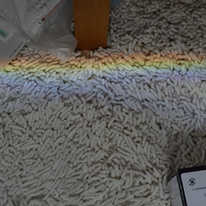 床にきれいな虹