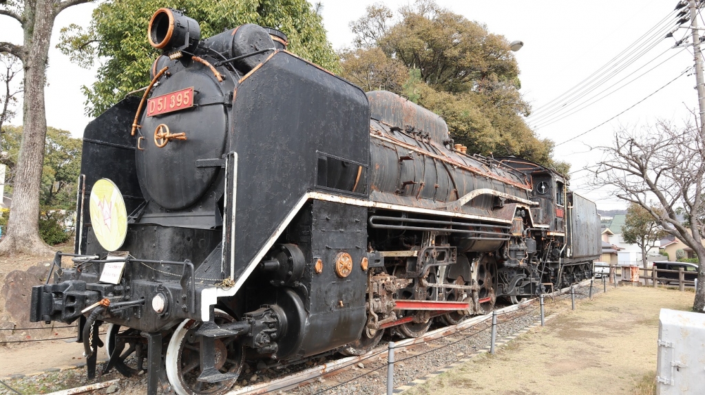 D51蒸気機関車（周南市徳山動物園の入園ゲート近く）。 | SEABORN資料館
