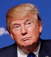 トランプ顔写真