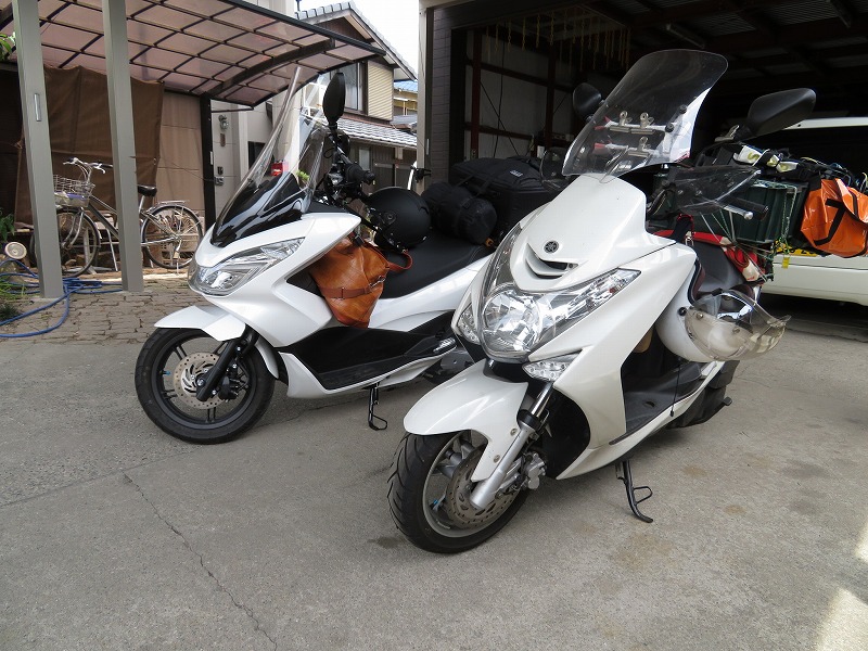 Yamaha マジェスティs Honda Pcx150 北海道仕様荷物満載 Jpg