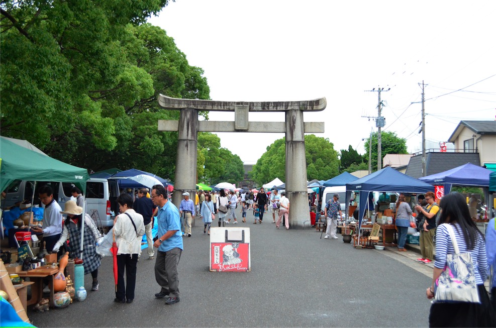 箱崎宮骨董市 ときどき