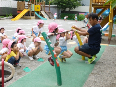 おさるさんになってぶらさがる.JPG