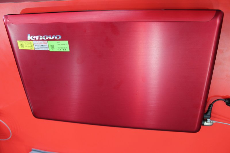 IdeaPad Z570 メタルレッド