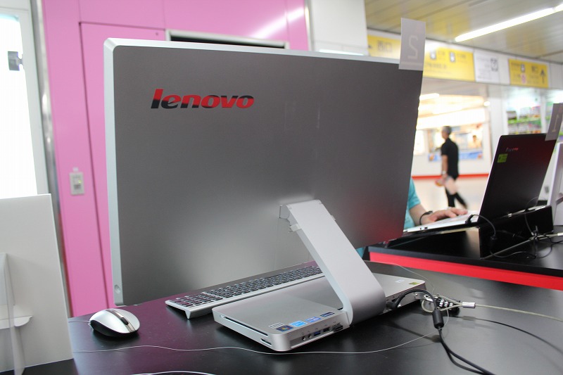 IdeaCentre A720背面