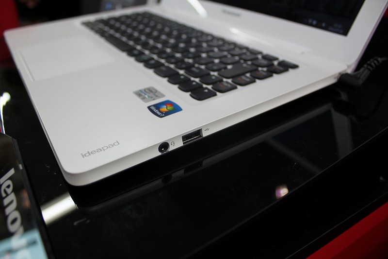 IdeaPad U310 右側面