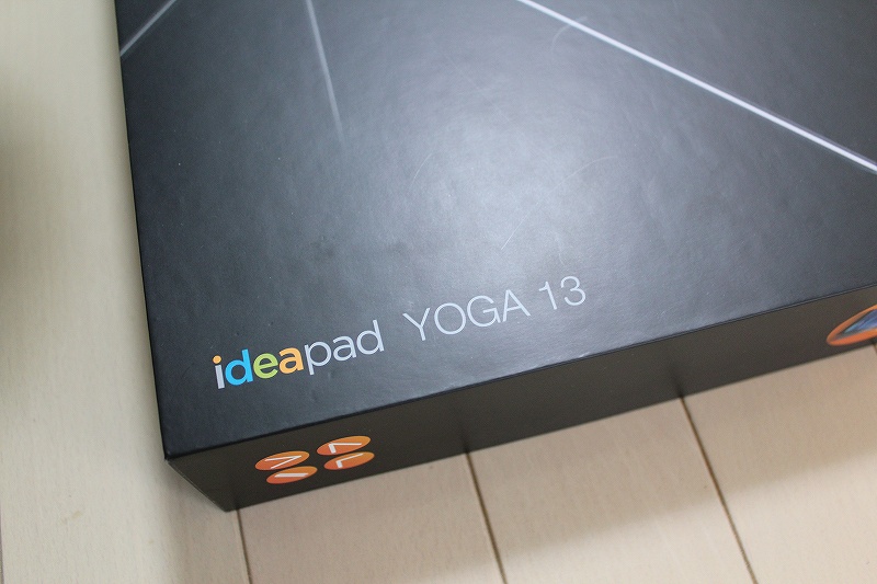 IdeaPad YOGA13の箱